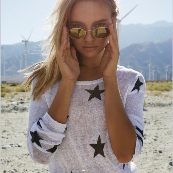 Rails Perri White Navy Stars NWOT Trendy Sweater - Picture 3 of 8